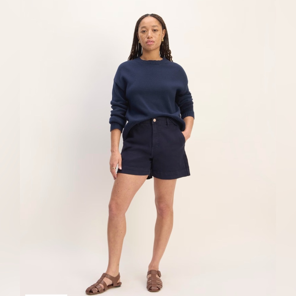EVERLANE
The Utility Short (Navy)